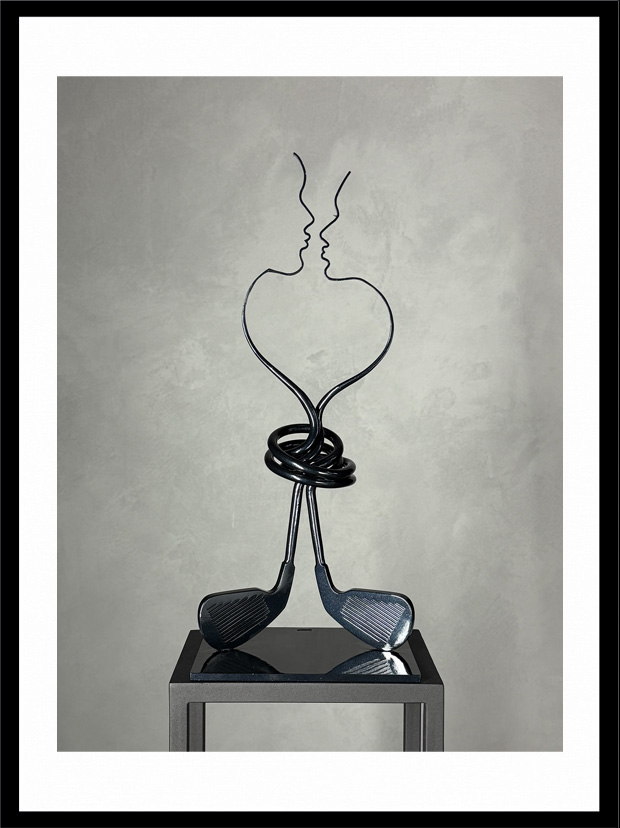 Арт-объект "Притяжение" в черном исполнении подарок для гольфистов, приз на гольф-турнир, для оформления гольф-клуба; GolfArt