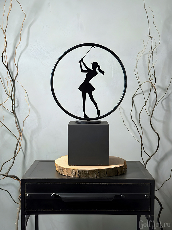 Арт-объект Гольфистка. PRO (круг черный) подарок для гольфистов, приз на гольф-турнир, для оформления гольф-клуба; GolfArt