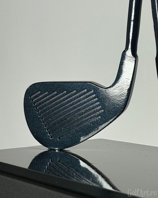 Арт-объект "Притяжение" в черном исполнении подарок для гольфистов, приз на гольф-турнир, для оформления гольф-клуба; GolfArt